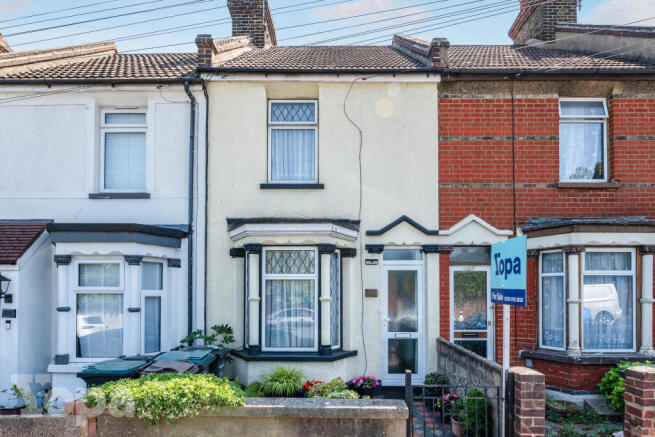 2 bed property, in Dover Road, £300,000