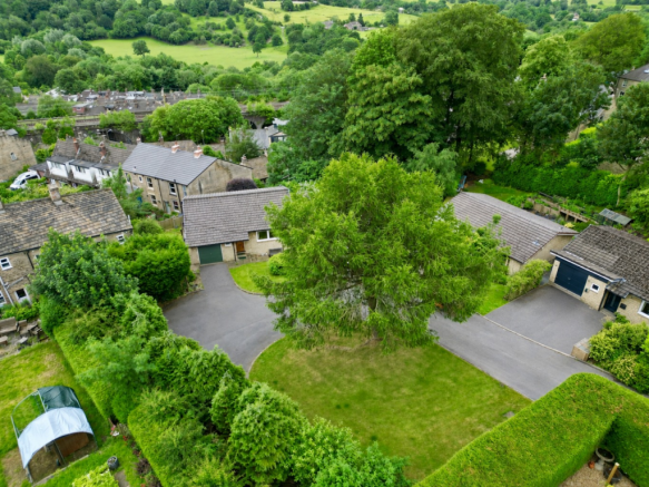 2 bed property, in Gorsey Intakes, £400,000