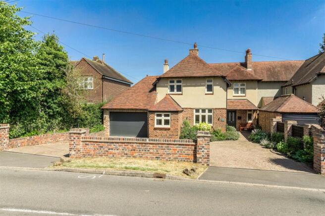 4 bed property, in Upper Packington Road, £695,000