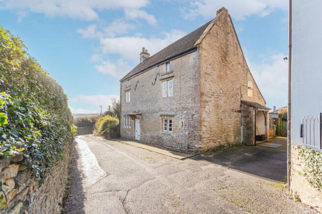 4 bed property, in Washmeres, £650,000