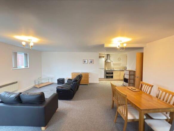 1 bed property, in Windsor Court, £65,000
