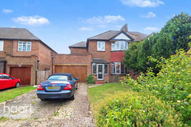 4 bed property, in Midfield Way, £675,000