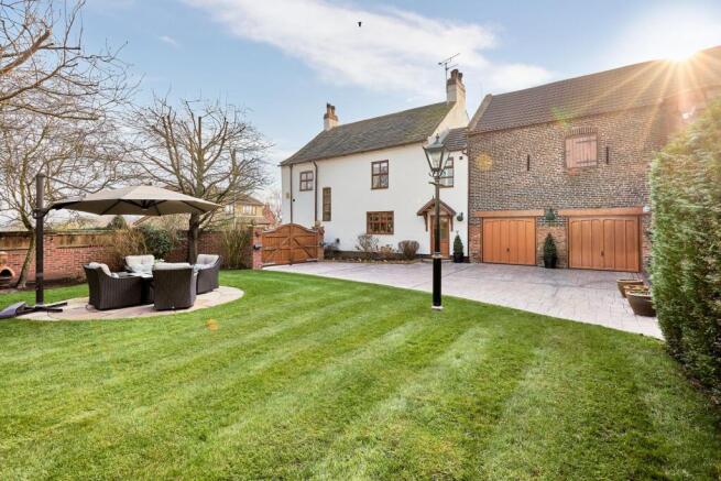 4 bed property, in Doncaster Road, £600,000