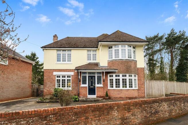3 bed property, in Swanwick Lane, £650,000
