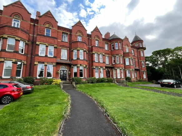 1 bed property, in 14 Lord Street West, £105,000