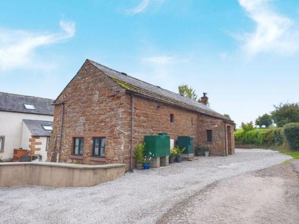 3 bed property, in Rye Close Barn, £250,000