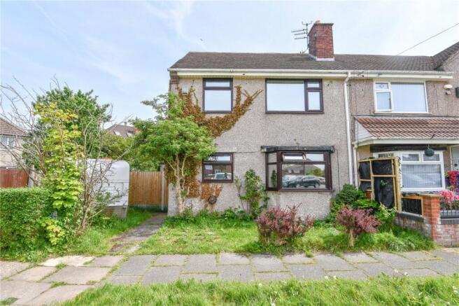 3 bed property, in Ravenhill Crescent, £165,000