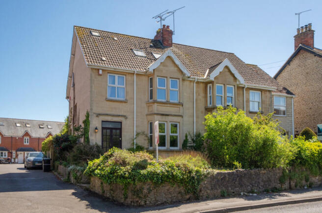 4 bed property, in Locks Hill, £550,000