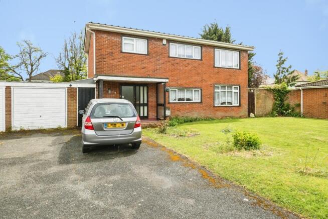3 bed property, in Chase House Gardens, £800,000