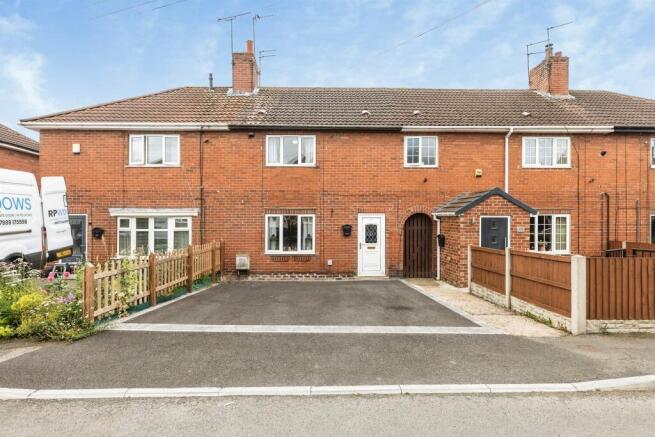 3 bed property, in Clayton Avenue, £140,000