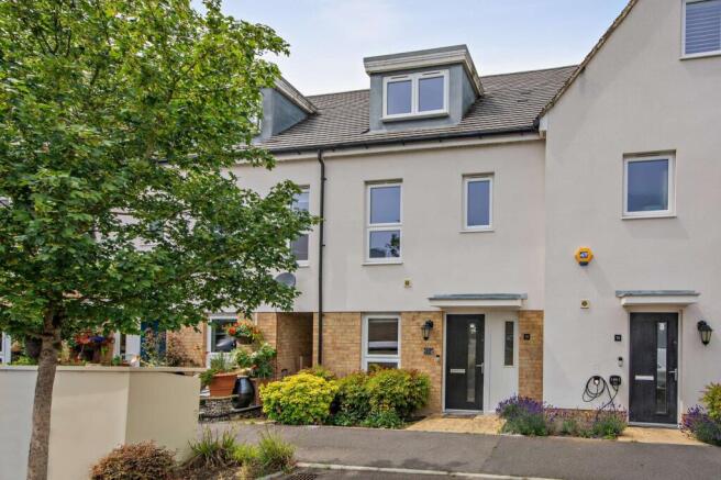 4 bed property, in Hawker Drive, £500,000