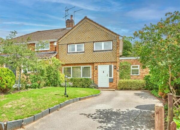 3 bed property, in Blythwood Gardens, £499,995