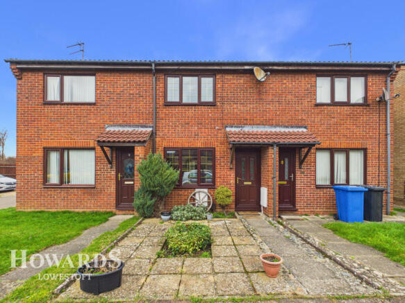 2 bed property, in Sunnyfields, £170,000