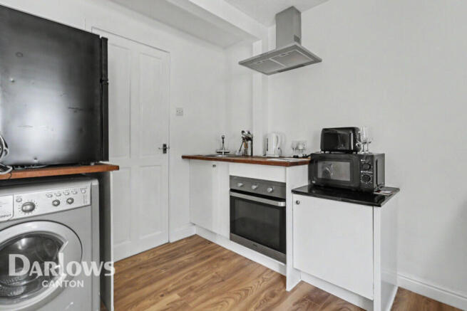 Studio, in Forest View, £80,000