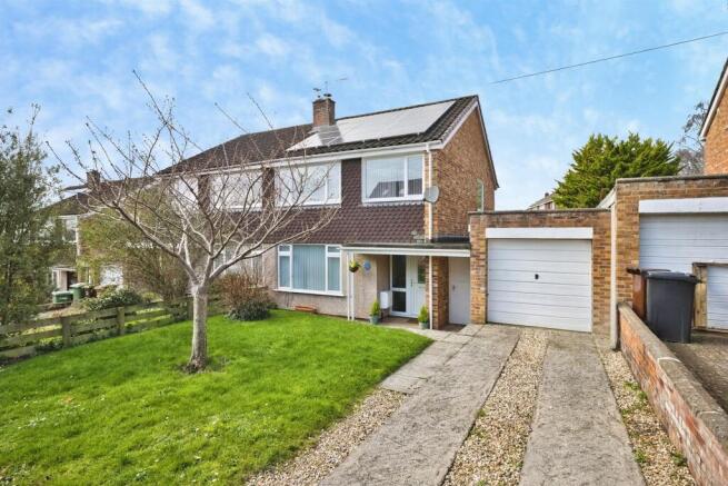 3 bed property, in Hawkers Lane, £375,000