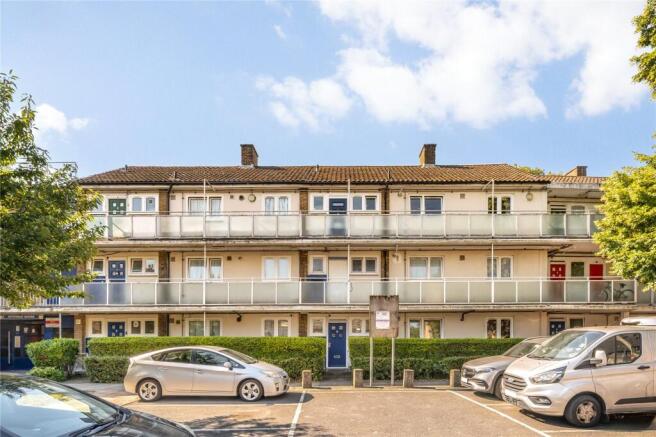 3 bed property, in Butfield House, £450,000