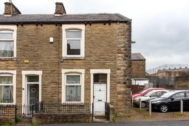 2 bed property, in Burnley, £59,950