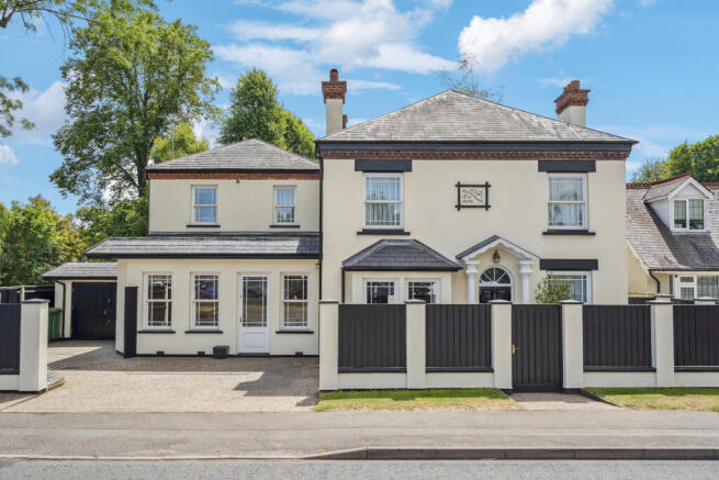 4 bed property, in Glenwood, £1,325,000