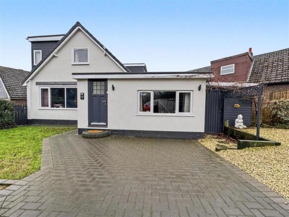 4 bed property, in Pilling Lane, £450,000