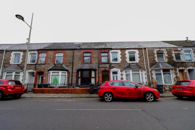 1 bed property, in Church Crescent, £54,000