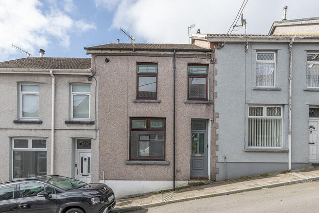 3 bed property, in Wordsworth Street, £105,000
