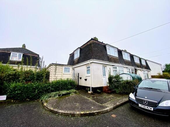 3 bed property, in Stray Park Road, £72,500