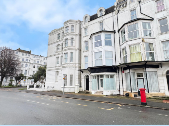 2 bed property, in Compton Street, £195,000