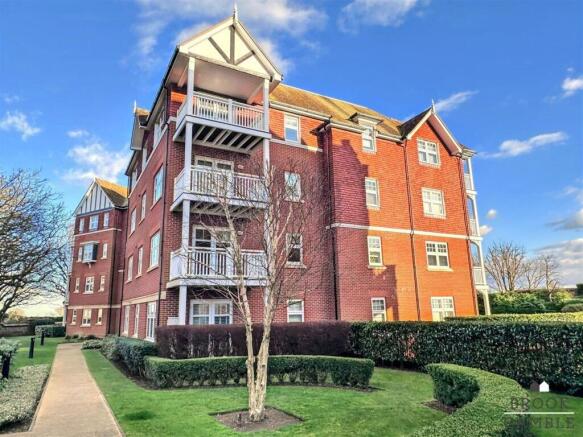 2 bed property, in St Saviours Court, £340,000