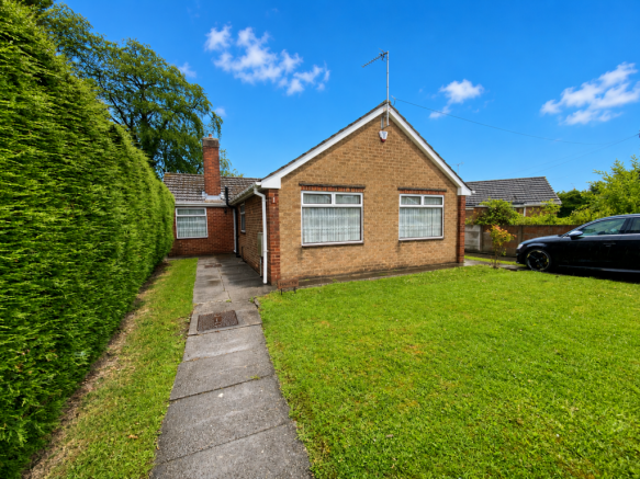3 bed property, in 1 Pennine Drive, £150,000
