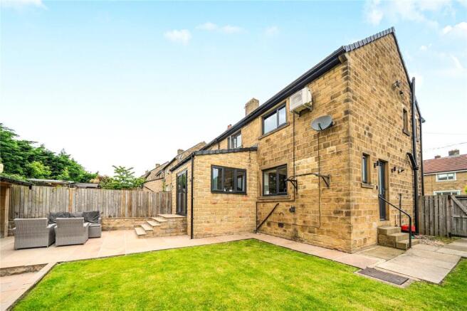 3 bed property, in Holmfield Drive, £265,000