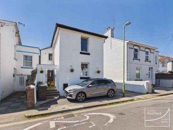 2 bed property, in Higher Polsham Road, £284,000