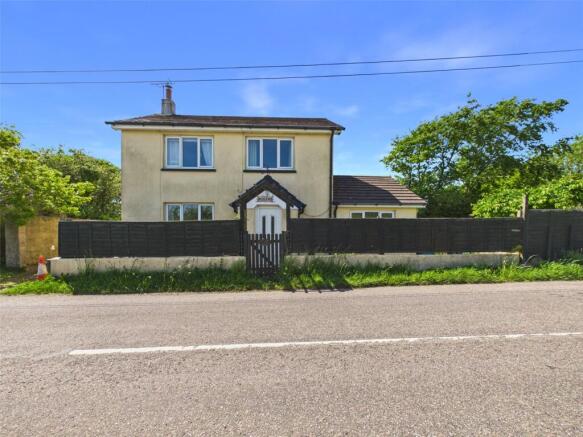 2 bed property, in Chilsworthy, £340,000