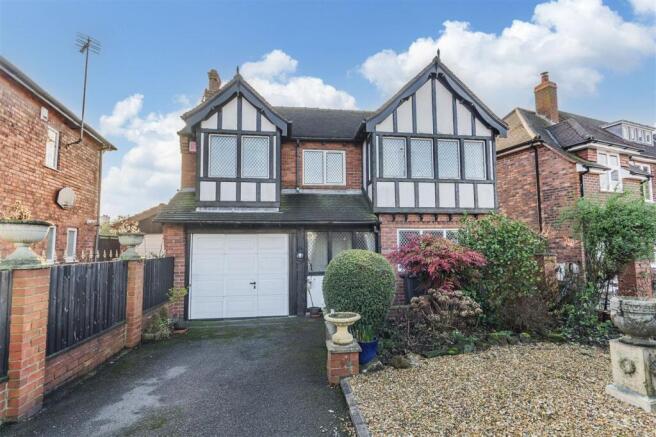 3 bed property, in Beauvale, £450,000