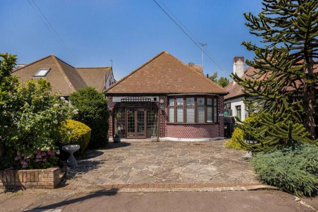 2 bed property, in Marlborough Drive, £550,000