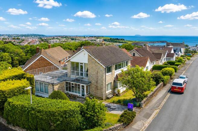 3 bed property, in Min-Y-Mor, £500,000