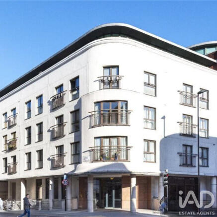2 bed property, in Herbal Hill, £650,000