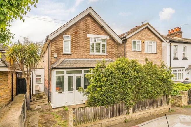 3 bed property, in Tolworth Road, £595,950