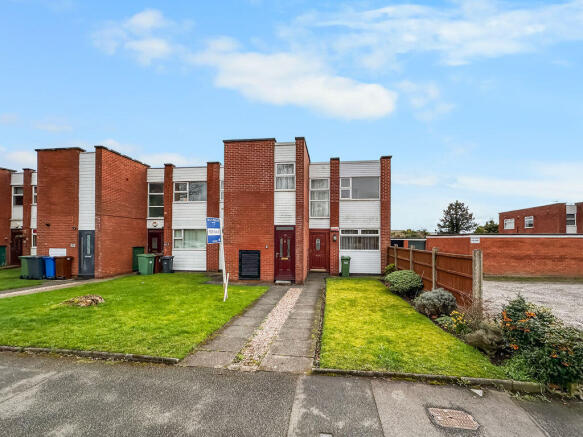 2 bed property, in Spencer Road, £120,000