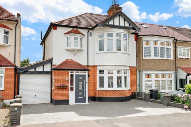 3 bed property, in Bushey Avenue, £1,100,000