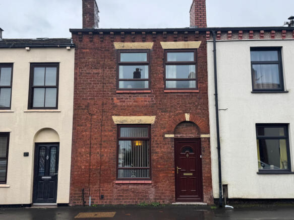 2 bed property, in Lancaster Road, £100,000