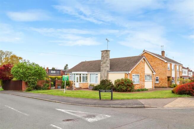 3 bed property, in Cobbs Road, £495,000