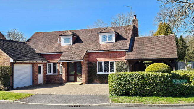 3 bed property, in Lipscomb Close, £650,000