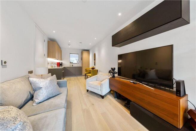 1 bed property, in Baldwins Gardens, £600,000
