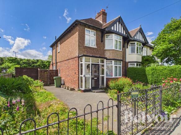 3 bed property, in Porthill Drive, £375,000