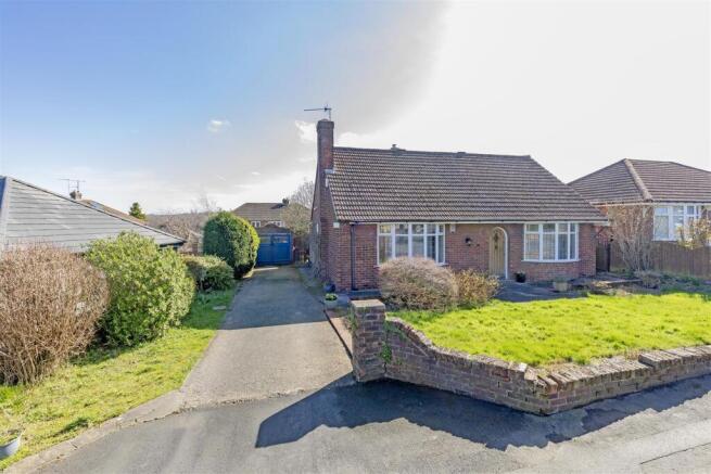4 bed property, in Langer Lane, £325,000