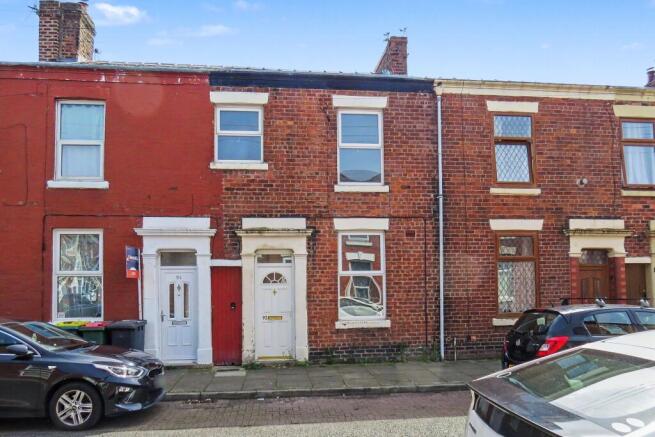 2 bed property, in Lovat Road, £50,000