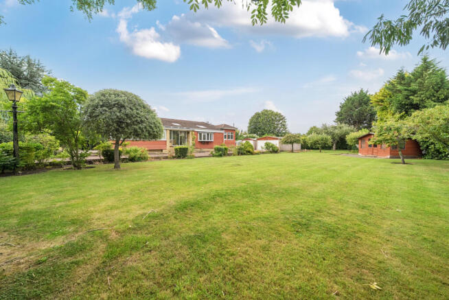 4 bed property, in Towpath, £1,100,000