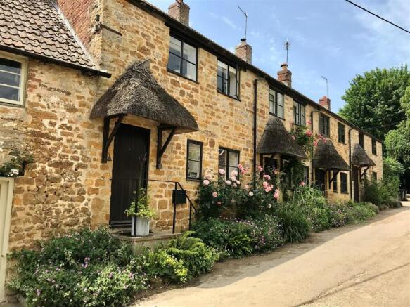 2 bed property, in Symondsbury, £350,000