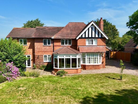 5 bed property, in Main Road, £750,000