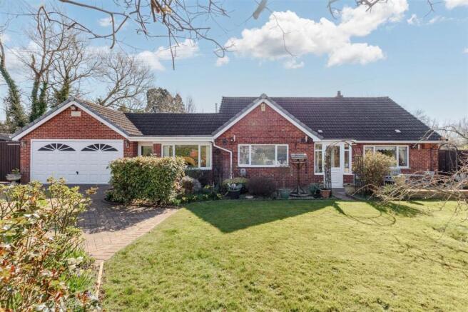 3 bed property, in Stratford Road, £600,000